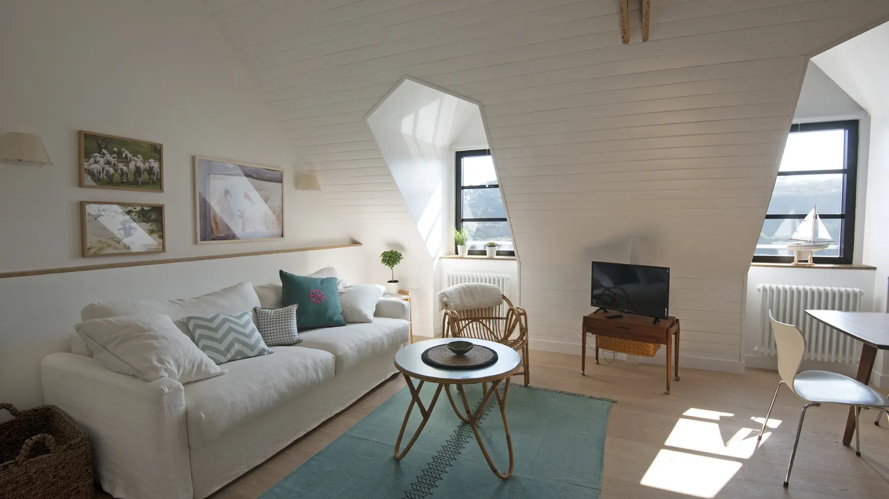 APPARTEMENT PORT COTON HOTEL DU PHARE-LOCATION SAISONNIERE-SAUZON-BELLEILE