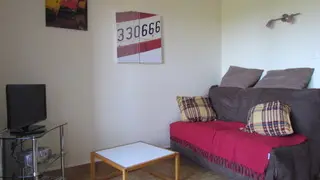 056MS000360_Castet_Salon