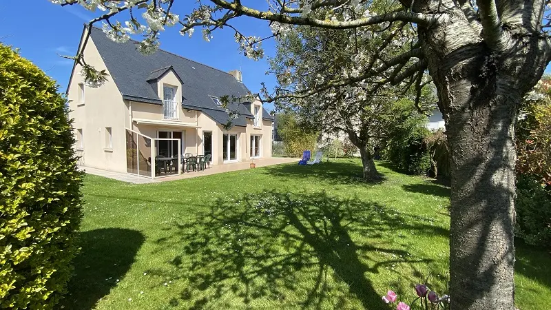 1-Dinard-gîte10 personnes-Le Clos Brizeux-Le jardin, la maison