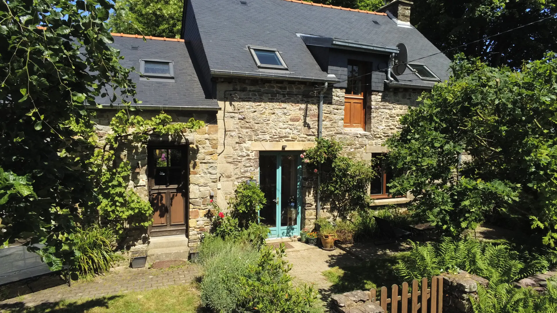 1_Façade gîte Tirnanog