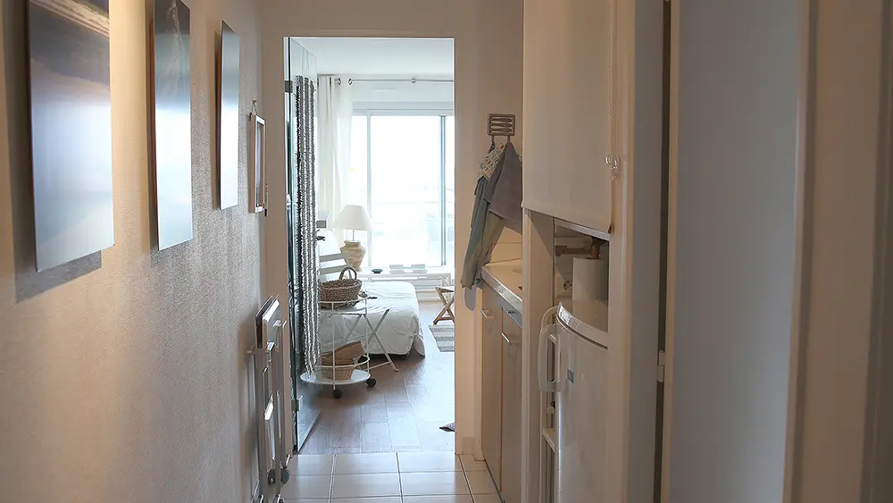 10 BrigitteZ entrée et coin cuisine