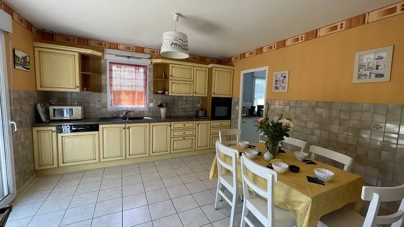 12-Dinard-gîte10 personnes-Le Clos Brizeux-cuisine2