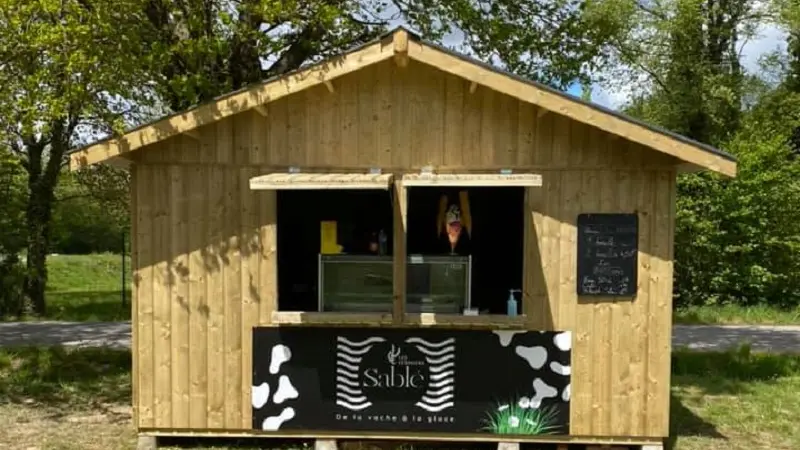 Glaces-artisanales-les-fermiers-sable-chalet-Tréhorenteuc
