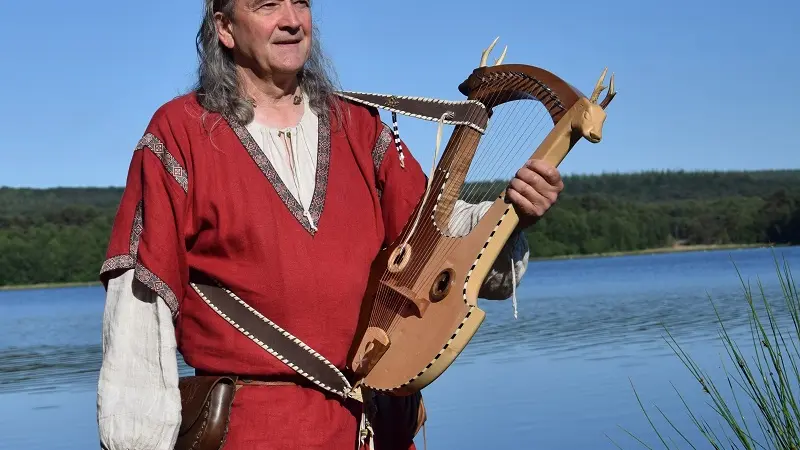 Ozegan_musicien_conteur_Destination_Brocéliande