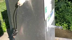 2 bornes aire services edf-eau et vidanges vue gauche