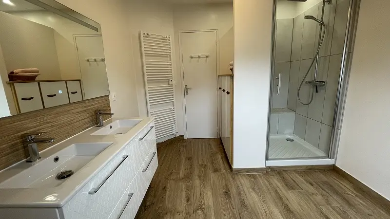 20-Dinard-gîte10 personnes-Le Clos Brizeux-salled'eauétage