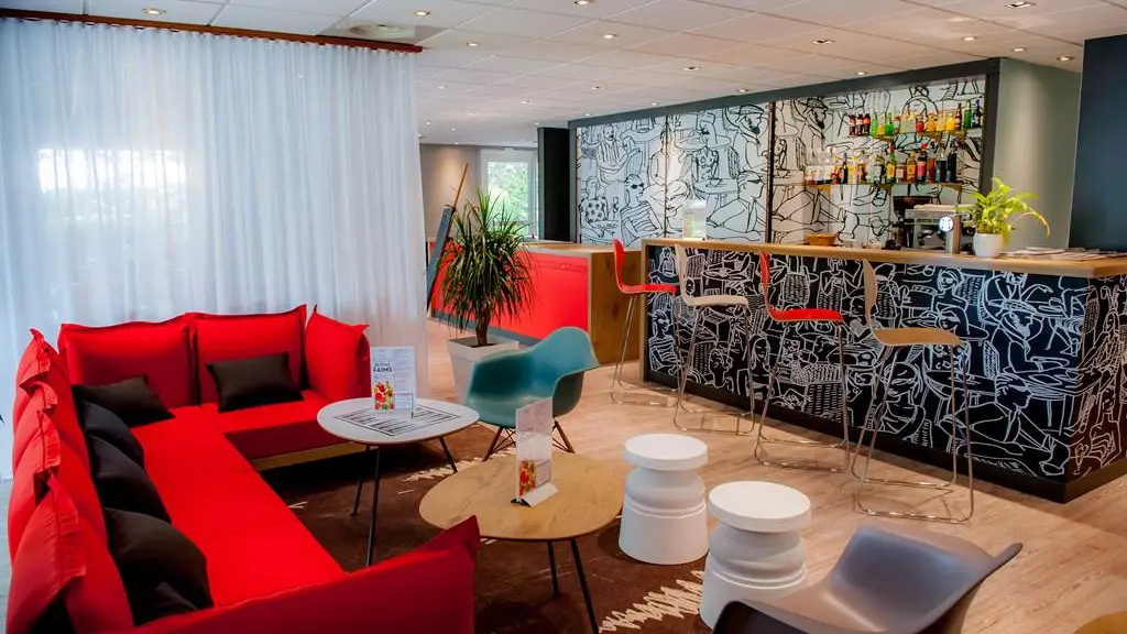 hôtel ibis vannes salon & bar