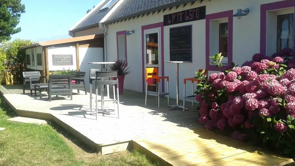 Bar Snack du camping le P'tit Resto ouvert en pleine saison