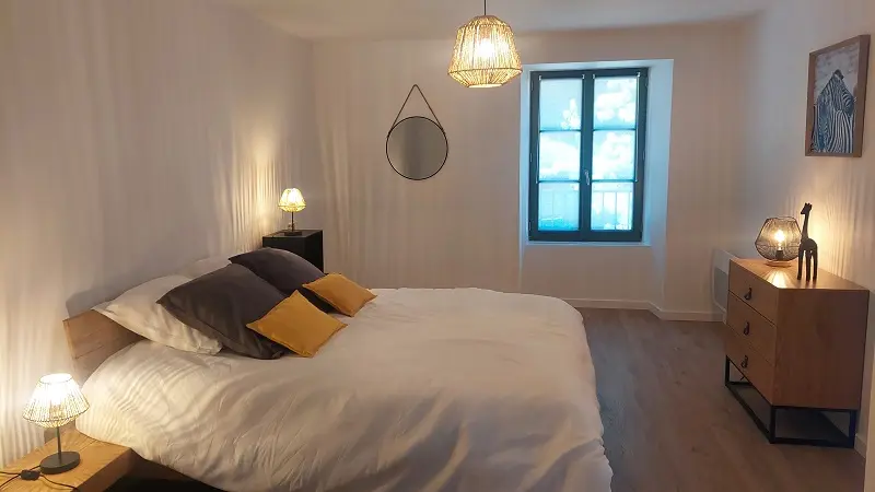 Location-Monsieur Desvaux-Combourg