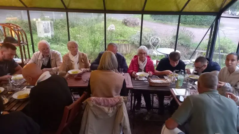 25_12_321_CampingBroceliande_AnimationRepas