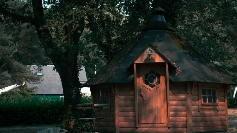 25_12_38_CampingBroceliande_CabaneLutin