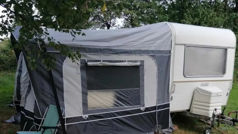 25_15_0836_CampingValFees_CaravaneVintage