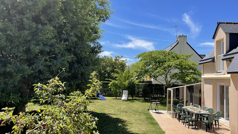 3-Dinard-gîte10 personnes-Le Clos Brizeux-La terrasse vue de l'Est