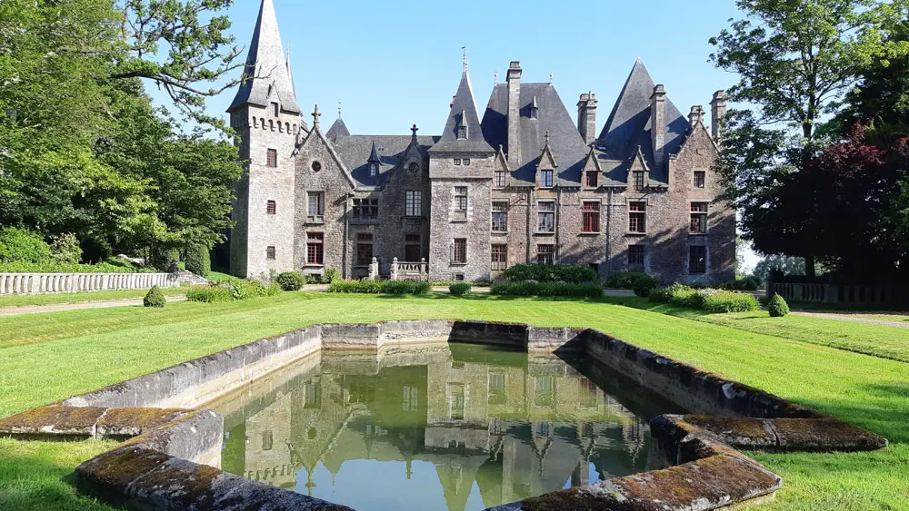 Façade nord et bassin miroir