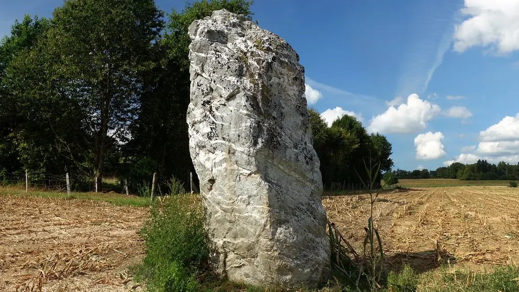 menhir-hautes-vallées_Champeaux