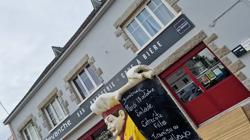 LaRevanche_resaurant_bar_Saint-Malo-des-trois-fontaines