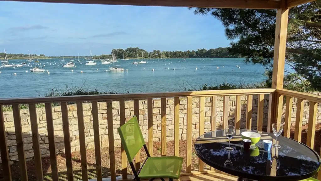 Camping-Le-Bilouris-Terrasse-Mobilhome-Arzon-Presqu'île-de-Rhuys-Golfe-du-Morbihan-Bretagne sud