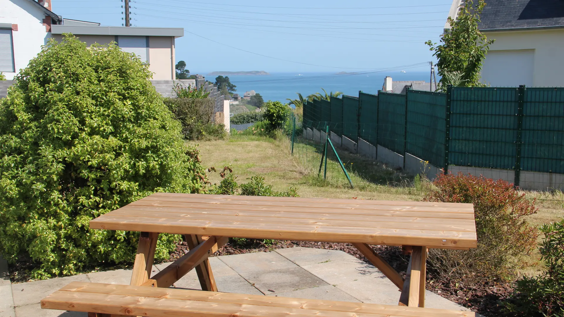 terrasse ensoleillée matin et midi