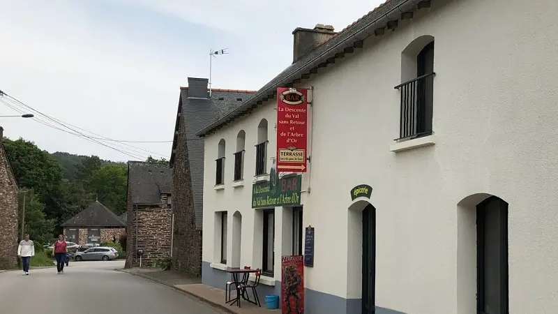 bar_descenteduval_tréhorenteuc_DestinationBrocéliande