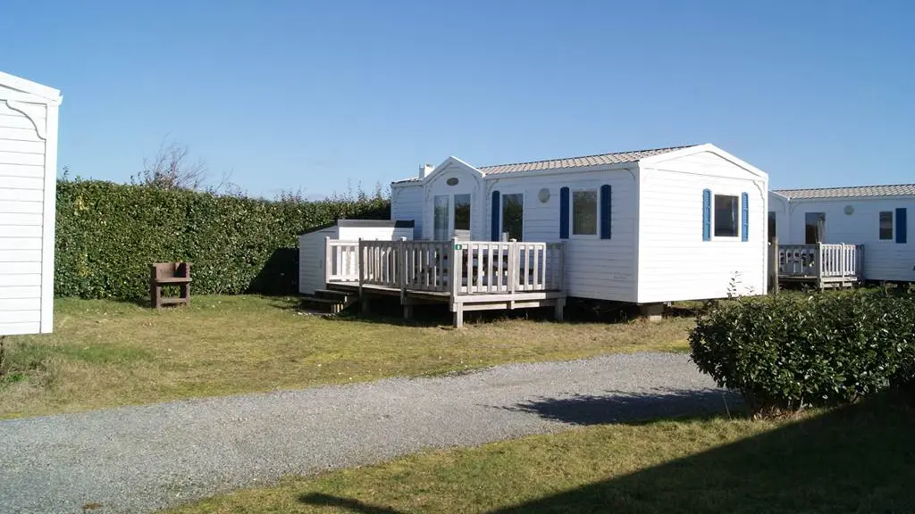 très grand emplacement en location mobil-home bord de mer