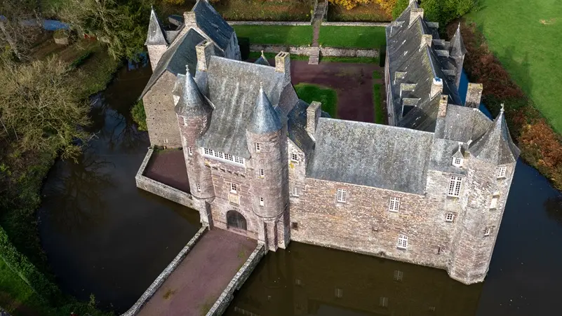 chateau de trecesson - vue aérienne - schiste rouge - Campénéac - Brocéliande