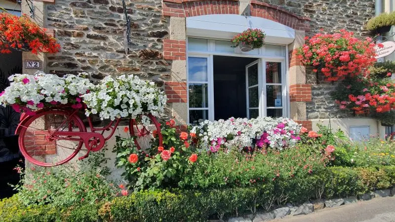 Chambre - hôtes - lits - canal - Josselin - Destination - Brocéliande