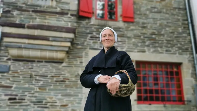 visite_guidée_insolite_costume_ploermel_siecledor_DestinationBroceliande
