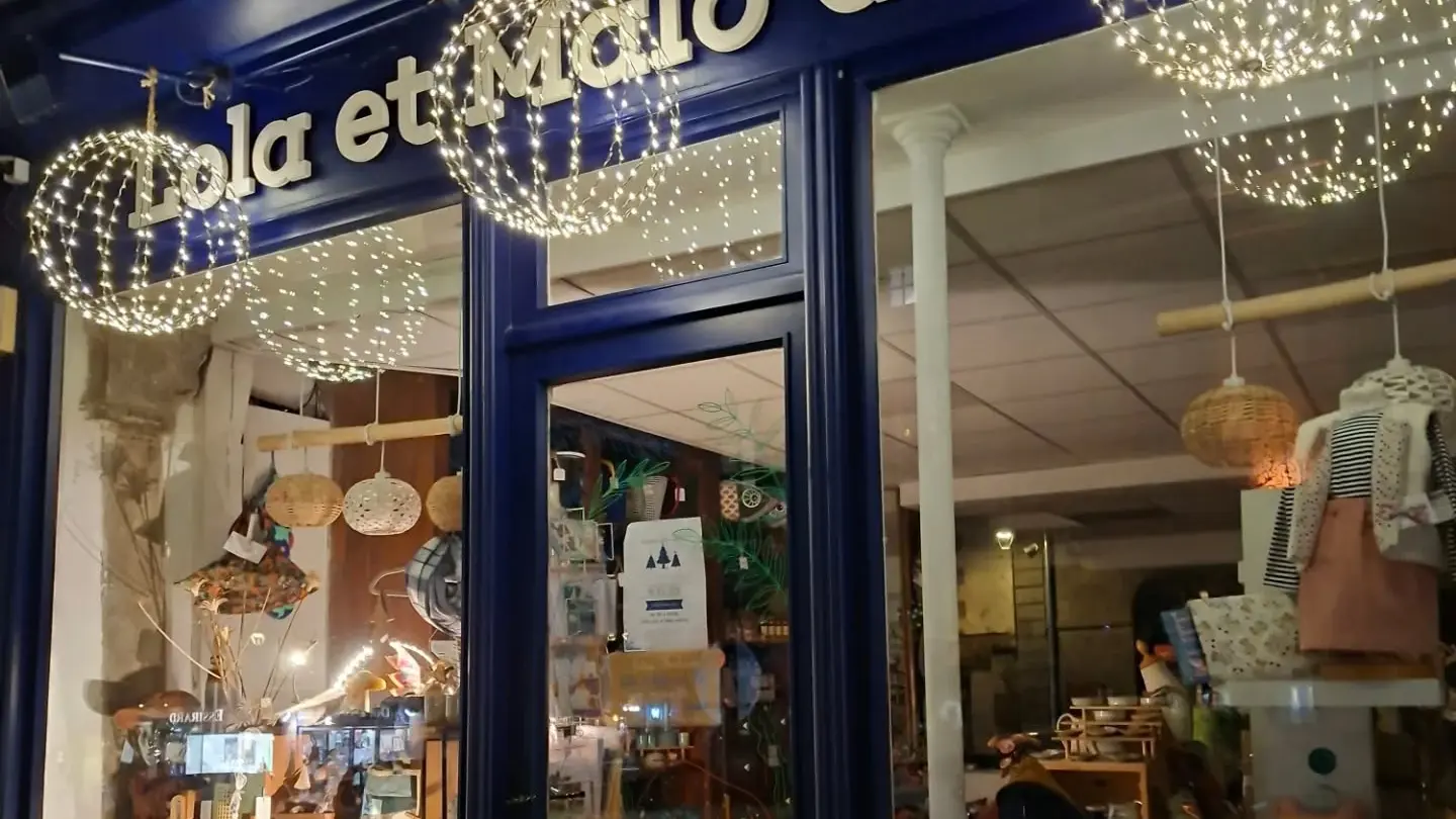 Vitrine Noël 2025 - Lola et Malo en Co - Dol de Bretagne