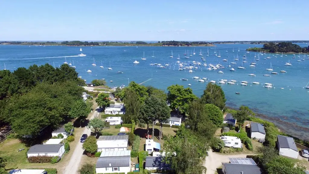 Camping-Le-Bilouris-Vue-par-une-Mouette-Arzon-Presqu'île-de-Rhuys-Golfe-du-Morbihan-Bretagne sud