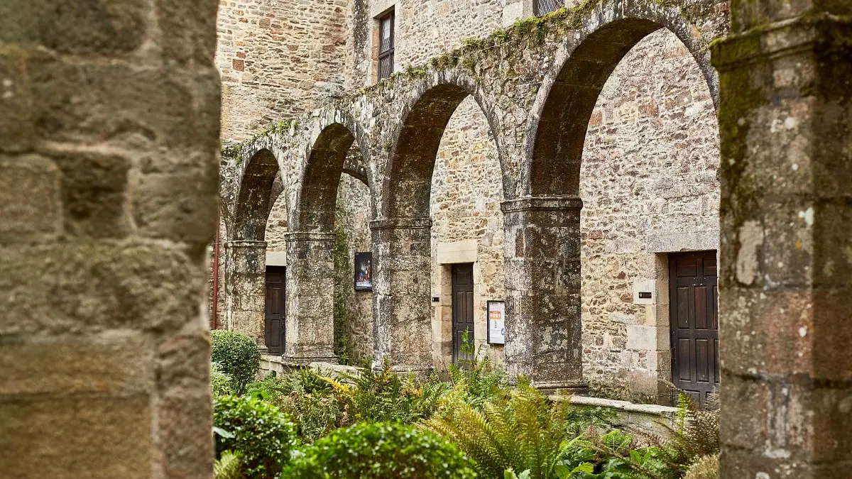 A la découverte du patrimoine de Léhon_Le cloître de l’église Saint-Magloire_crédit Alexandre Lamoureux_validité_31102030
