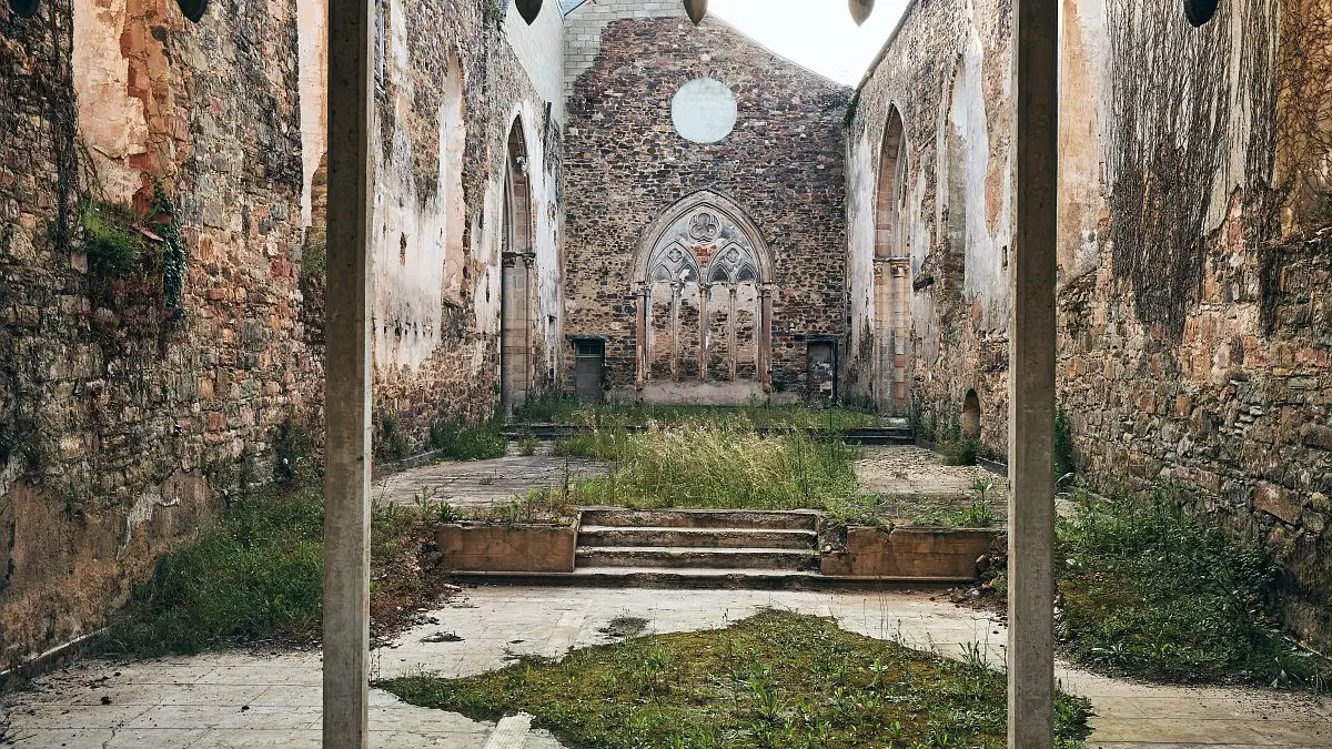 A la découverte du patrimoine de Montfort-sur-Meu_Abbaye Saint-Jacques_crédit Alexandre Lamoureux_validité_31102030