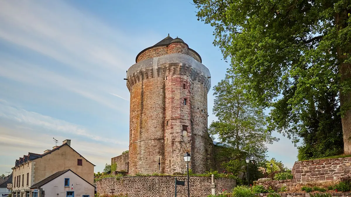 A la découverte du patrimoine de Montfort-sur-Meu_La tour de Papegaut_crédit Alexandre Lamoureux_validité_31102030