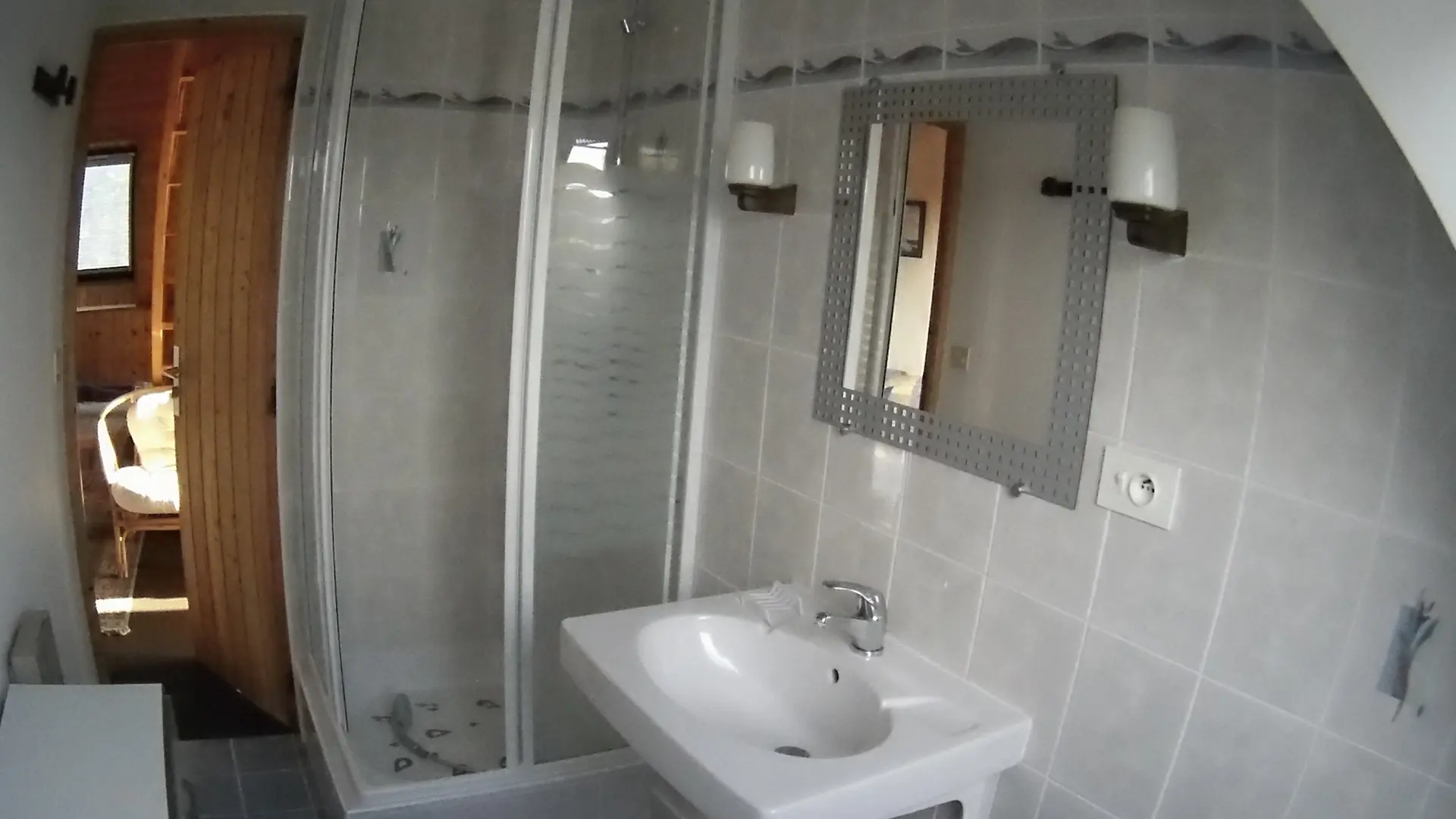 APPART-2-LE-PRIOL-ST-PIERRE-QUIBERON-SALLE-DE-BAIN