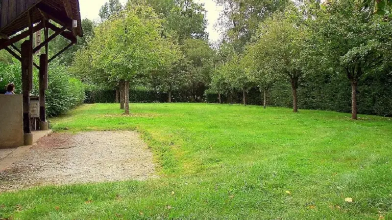 Aire-camping-de-Saint-Lery