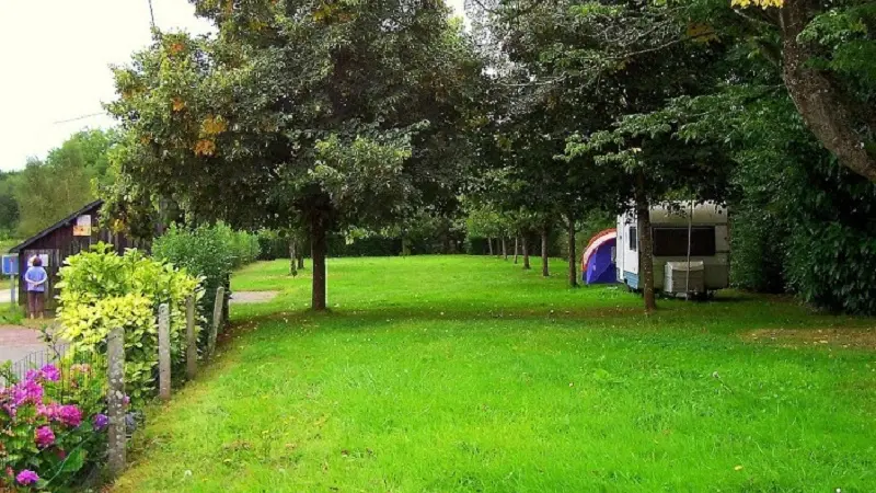 Aire-camping-de-Saint-Lery 1