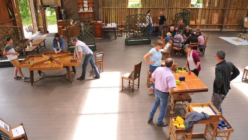 Armoire aux jeux ensemble