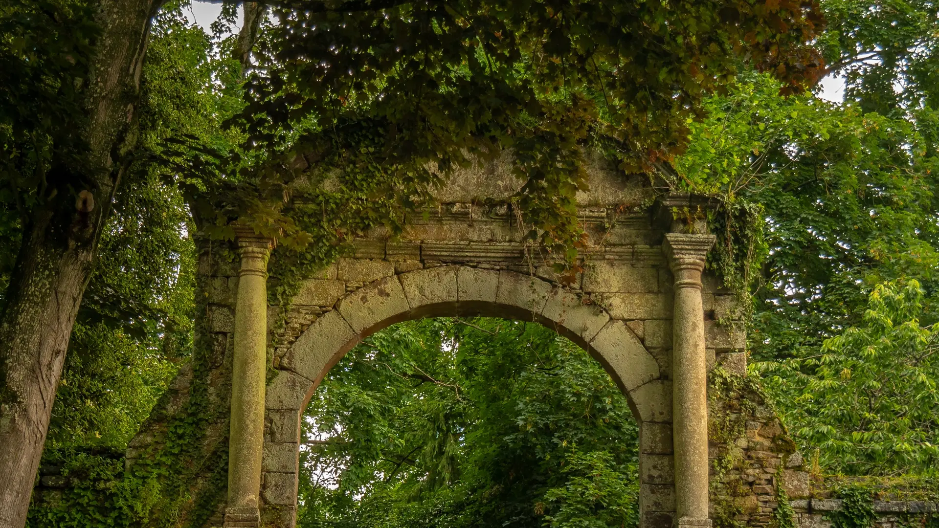 Arche_du_chateau_ Parc du Château de Combourg