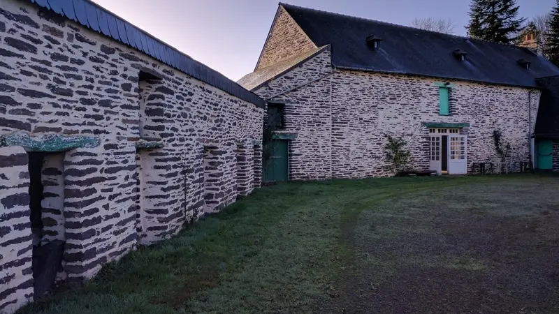 Auberge le Pont du Secret_Paimpont_parking clos