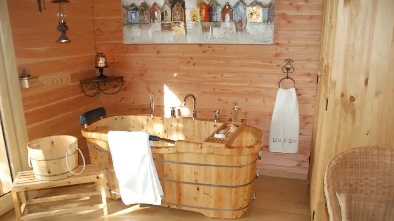 Baignoire cabane la bourousais - MAURE DE BRETAGNE