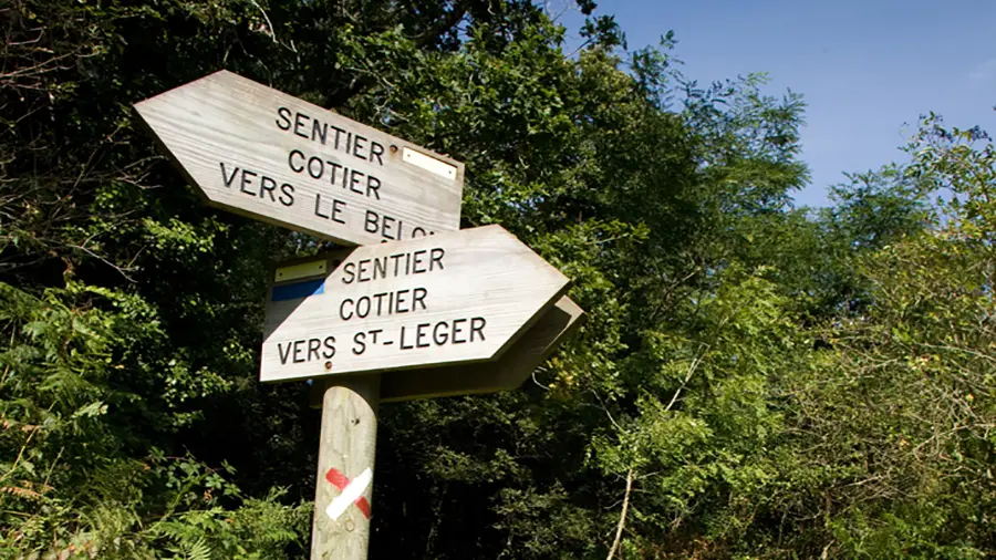 Le sentier côtier le long du Bélon.