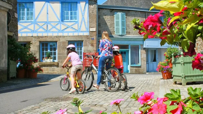 Bazouges-la-Pérouse à vélo