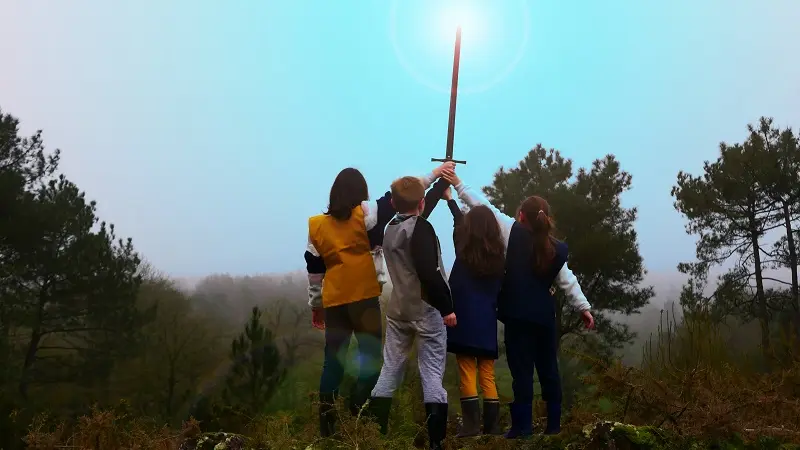 Animation_Contes_scolaires_chevaliers_dames_TableRonde