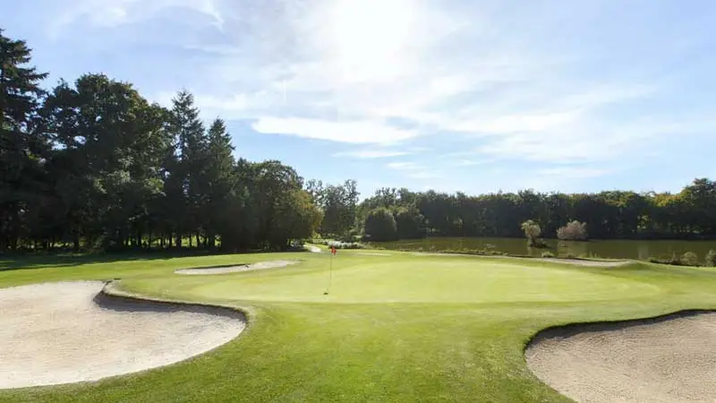 Les Ormes, Golf & Resort