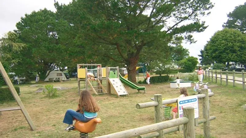 Camping Des Pierres Debout