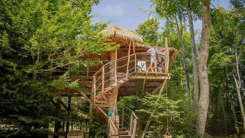Cabane dans les arbres - Camping Les Ormes Domaine & Resort - Epiniac