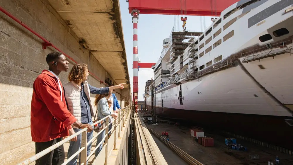 Visite des chantiers navals