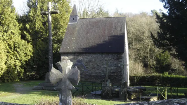 Chapelle-Saint-Cornely-et-son-enclos-OT-La-Gacilly