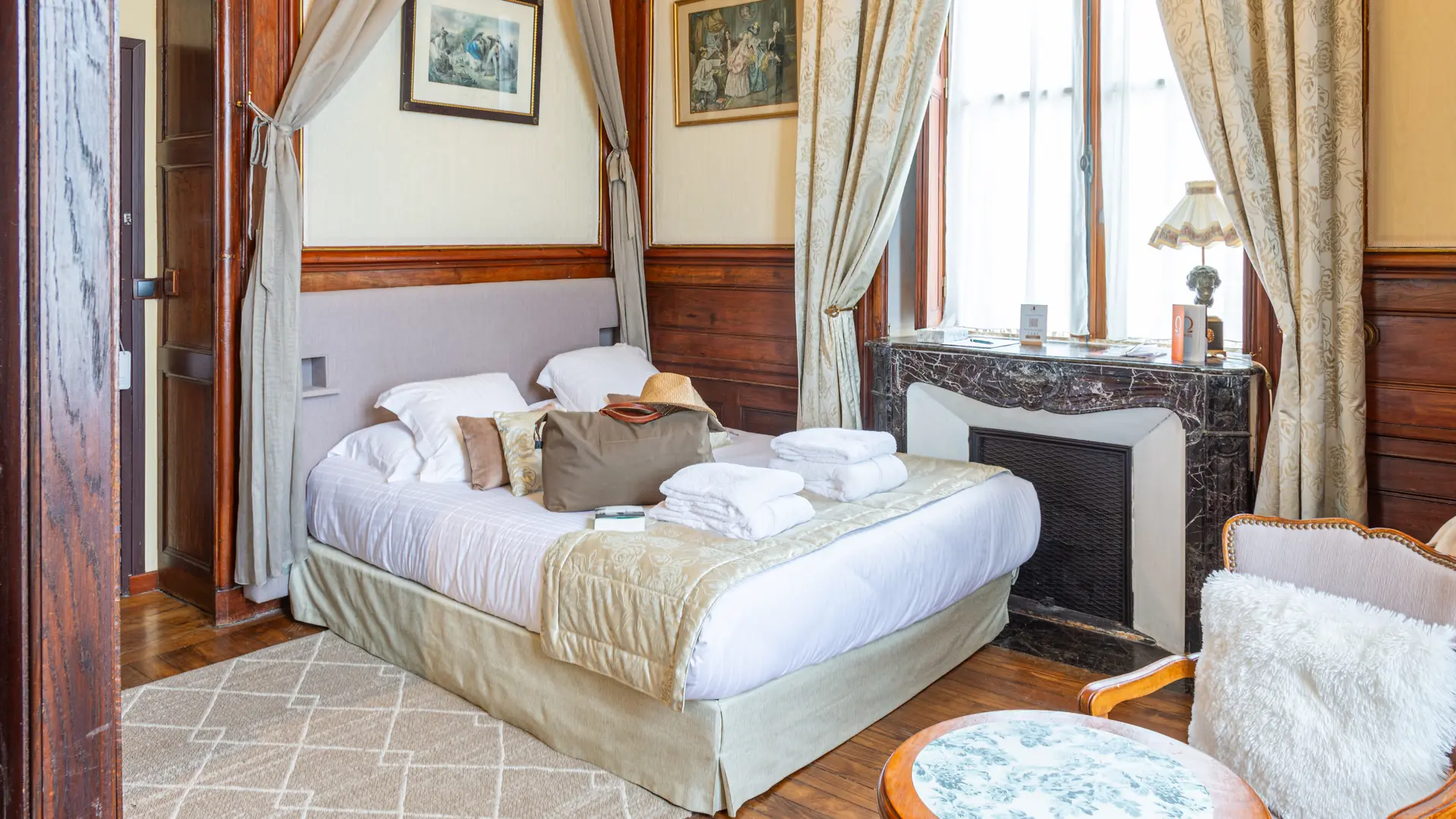 Chambre classique  Château du Colombier