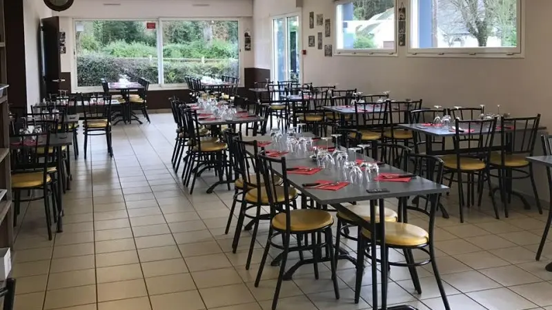 Restaurant ouvrier - le D8 - Monterrein - brocéliande