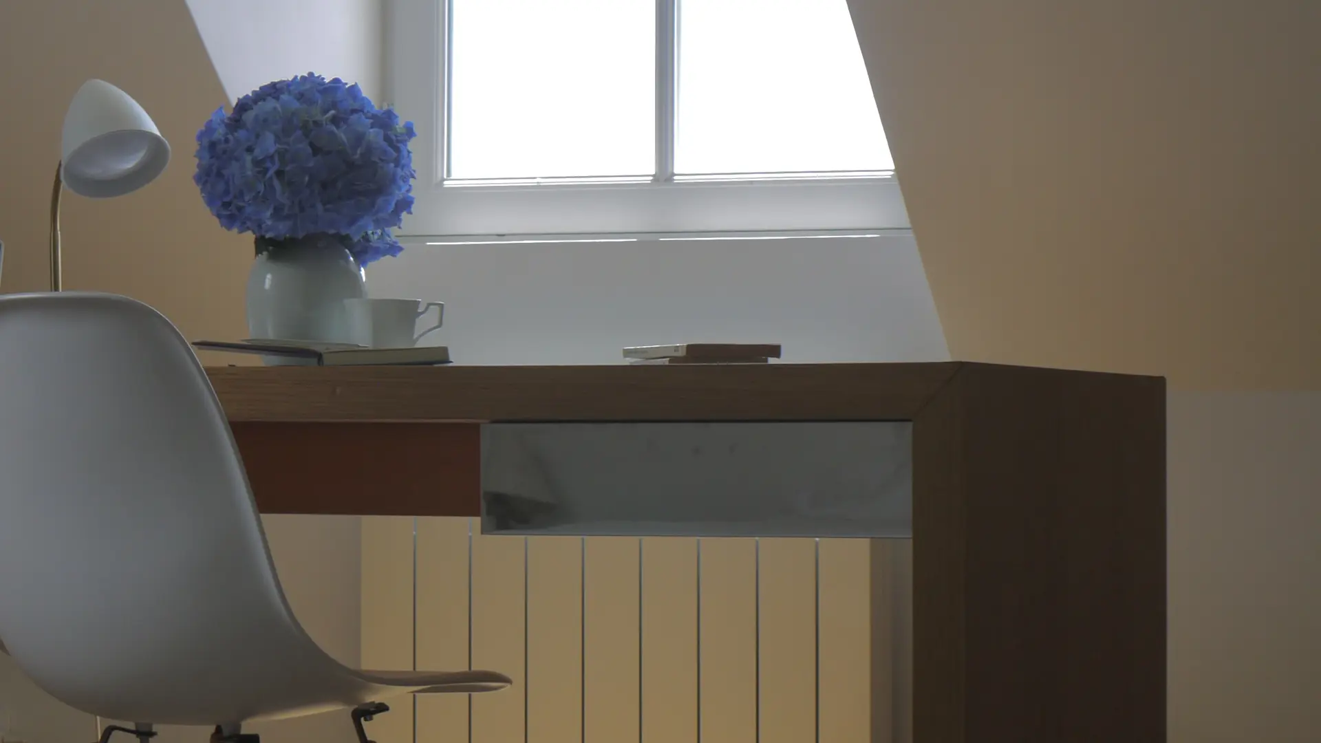 DESK BED &BREAKFAST-CH (4)
